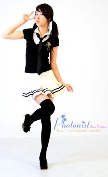 This Is How Asians Pose