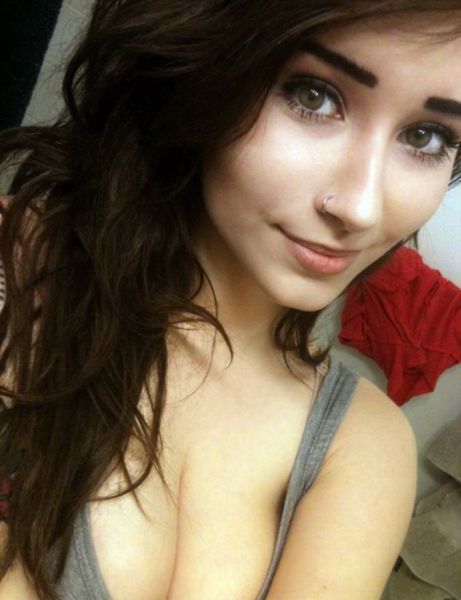 There Are Beautiful Girls Here