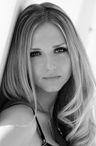 There Are Beautiful Girls Here