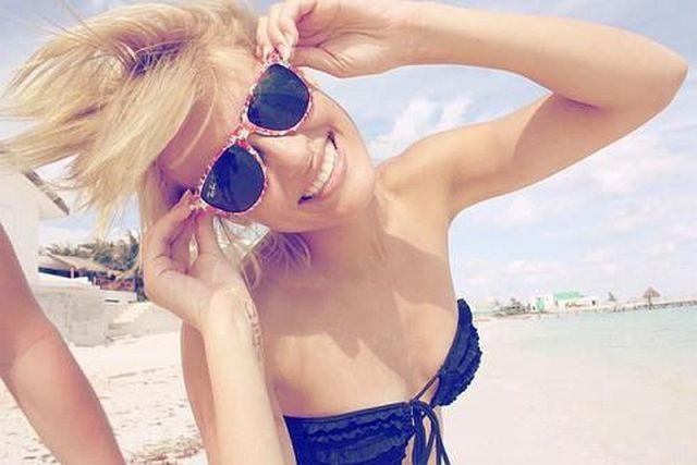 There Are Beautiful Girls Here