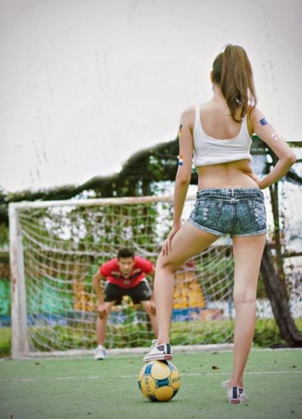 Euro 2012’s Gorgeous Female Fans. Part 2