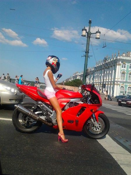 This Motorcycle Chick Is Really Steamy