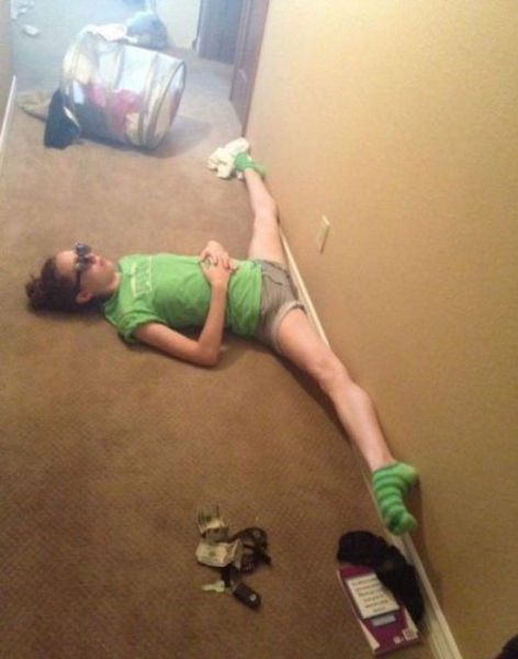 These Stretching Girls Will Raise Your… Mood!