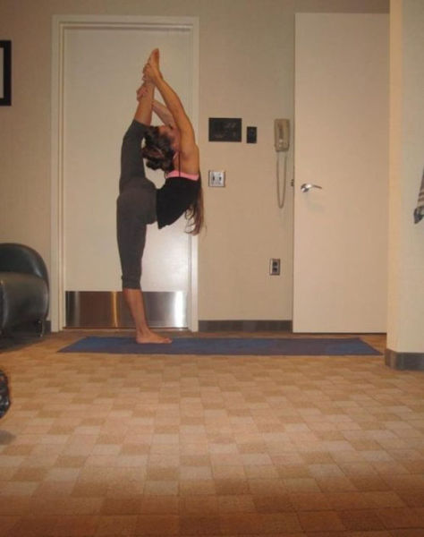 These Stretching Girls Will Raise Your… Mood!