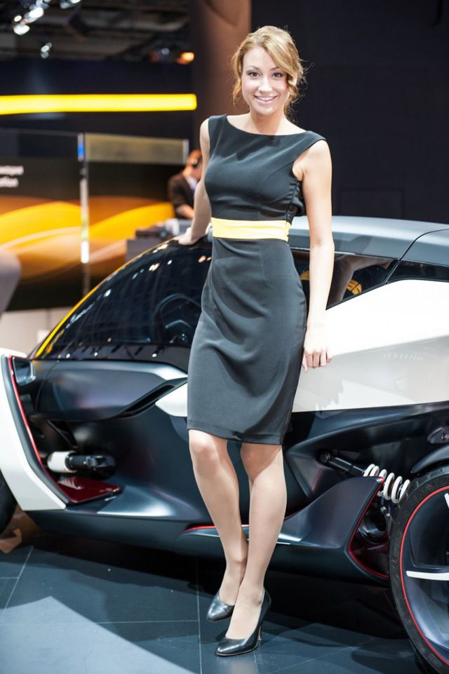 Girls of Moscow Car Show