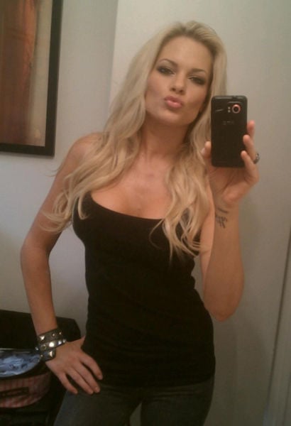 Sizzling Hot Self-Taken Mirror Pics