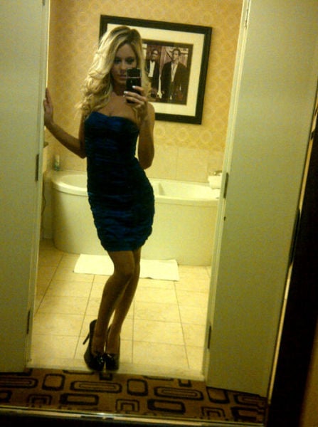 Sizzling Hot Self-Taken Mirror Pics