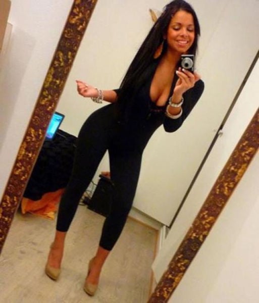 Sizzling Hot Self-Taken Mirror Pics