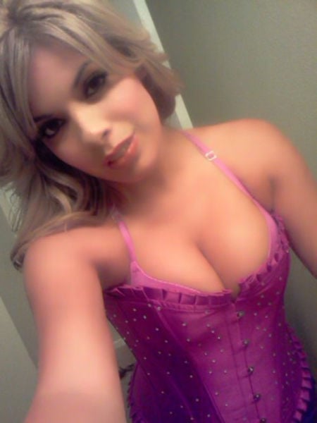 Sizzling Hot Self-Taken Mirror Pics