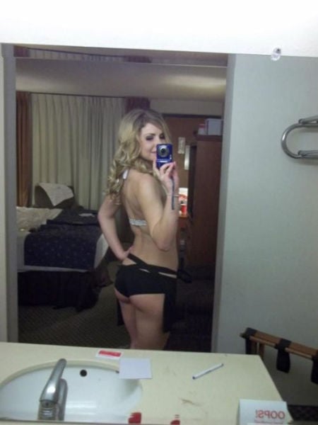 Sizzling Hot Self-Taken Mirror Pics