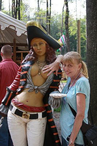 WTF Statue Pawing Pics