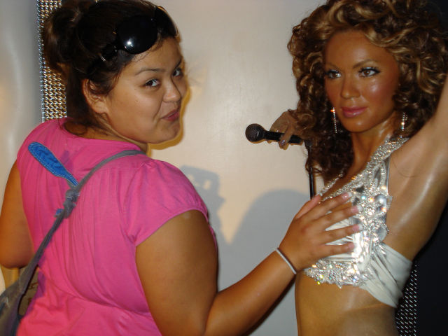 WTF Statue Pawing Pics