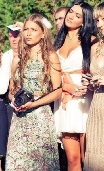 Brunette Beauty’s Shocking Secret!