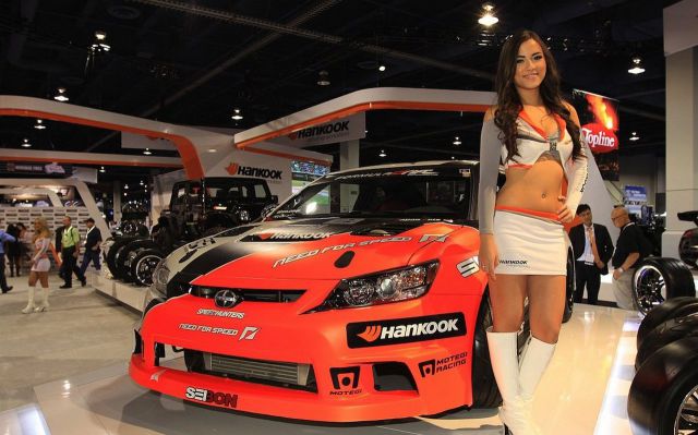 SEMA 2012 Show Girls