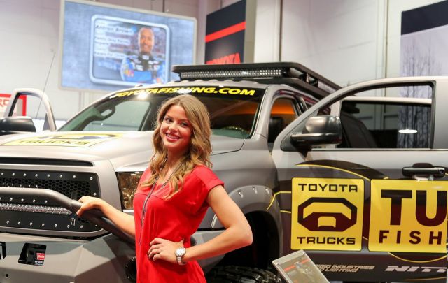 SEMA 2012 Show Girls