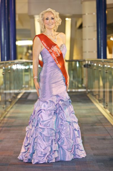 Riddle of the Day: Are These Women Family or Friends?