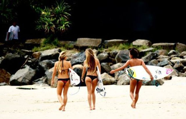 Wet ‘n Wild Surfer Chicks