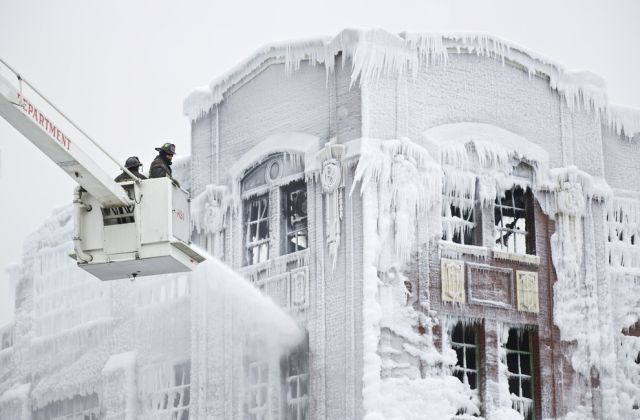 Stunning Photos of Frozen Chicago Fire