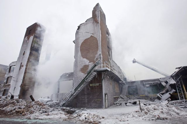Stunning Photos of Frozen Chicago Fire