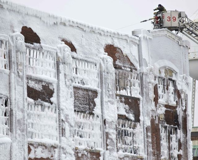 Stunning Photos of Frozen Chicago Fire