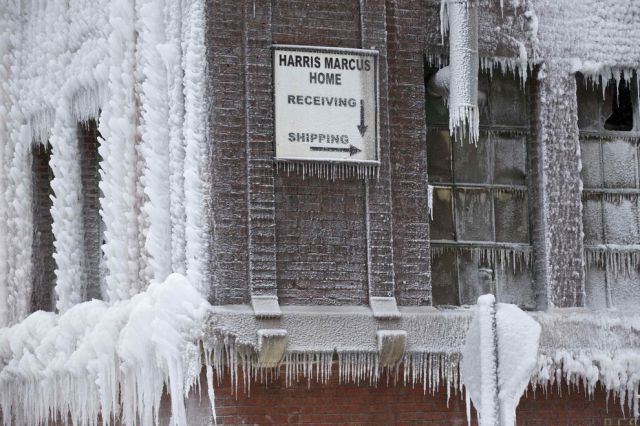 Stunning Photos of Frozen Chicago Fire