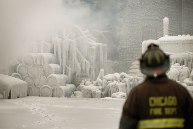 Stunning Photos of Frozen Chicago Fire