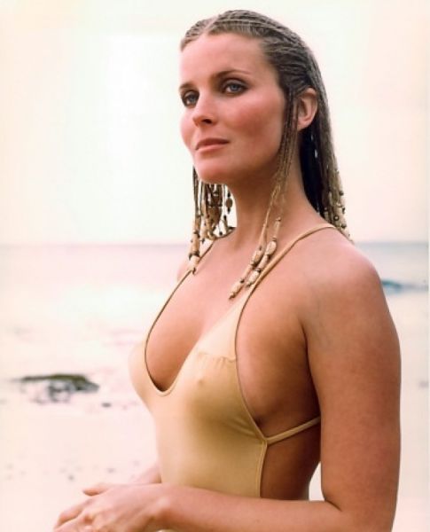 Eye-popping 80’s Cleavage