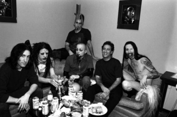 Rare Photos Reveal a Side of Celebs We Don’t Usually See!