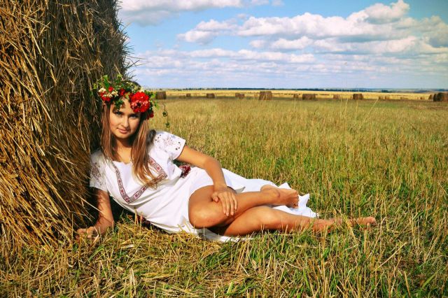 Beautiful Slavic Girls in Traditional Outfits