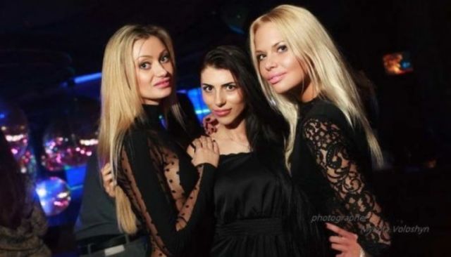 Ukraine Nightclub Girls Have the Same Sense of Style