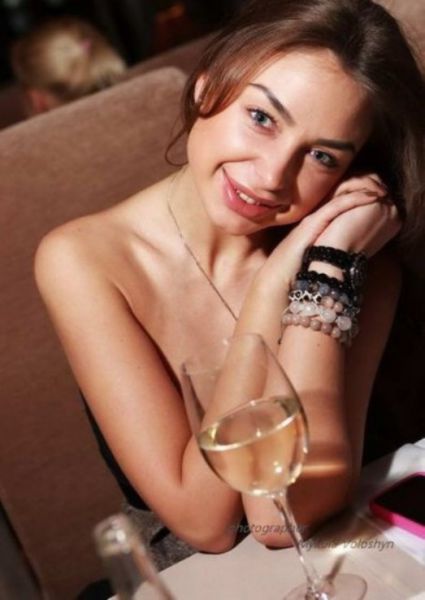 Ukraine Nightclub Girls Have the Same Sense of Style
