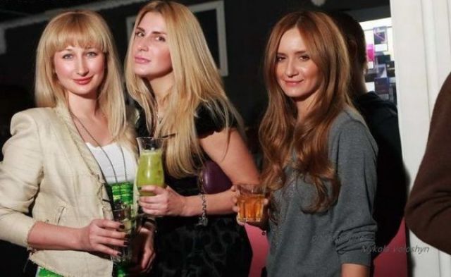 Ukraine Nightclub Girls Have the Same Sense of Style