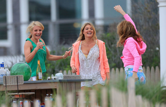 Kate Upton Nearly Loses Control of Her Boobs