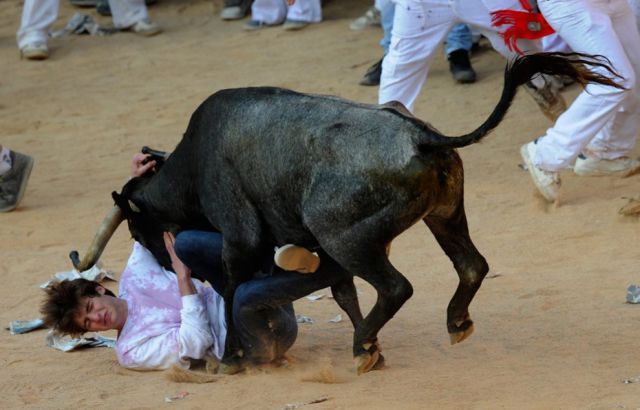 Spanish Bull Racing Ends in Injury