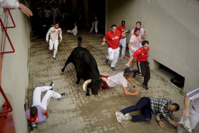 Spanish Bull Racing Ends in Injury