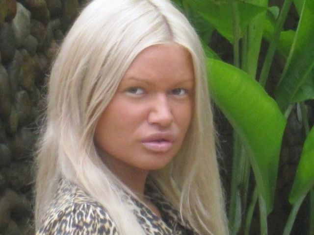 This Girl Never Closes Her Mouth