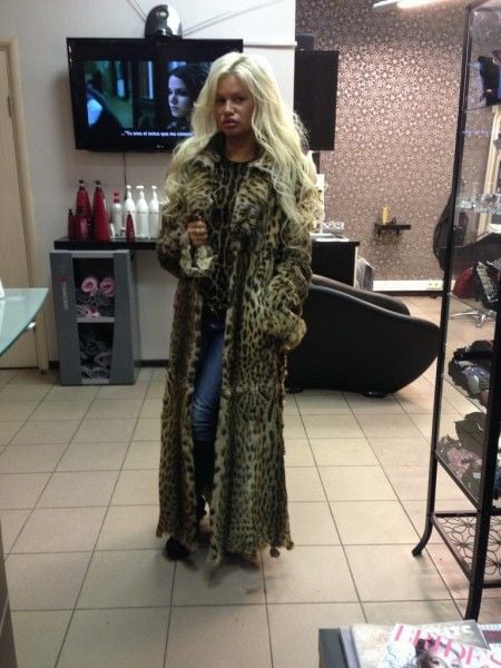 This Girl Never Closes Her Mouth