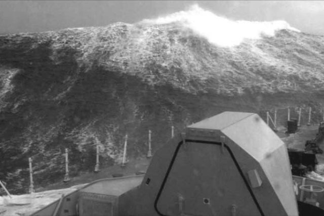 Great Photos of Navy Ships in the Middle of the Ocean