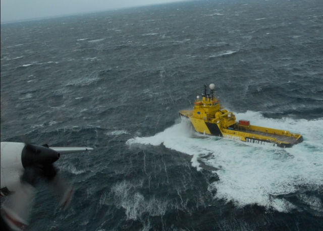 Great Photos of Navy Ships in the Middle of the Ocean