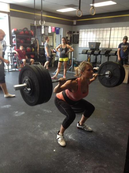 Pregnancy Can’t Stop This Woman from Weightlifting