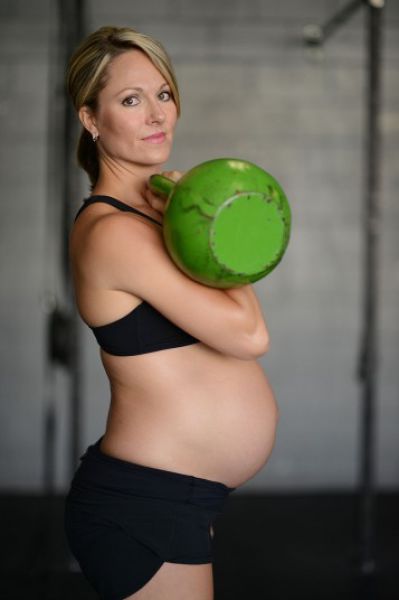 Pregnancy Can’t Stop This Woman from Weightlifting