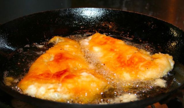 Bizarre Food Etiquette Rules You Need to Know