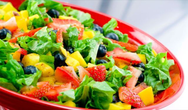 Bizarre Food Etiquette Rules You Need to Know