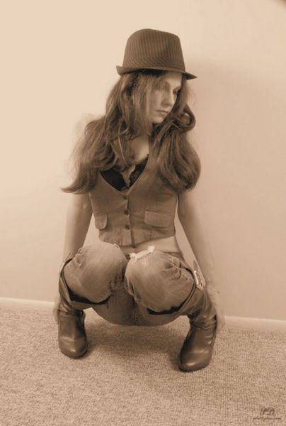 Models Posing in Really Uncomfortable Positions