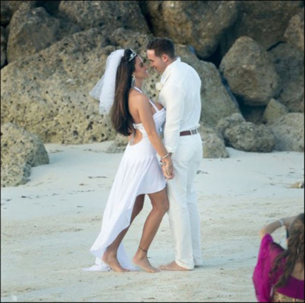 The Bride with the Eye-Catching Chest