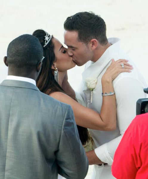 The Bride with the Eye-Catching Chest