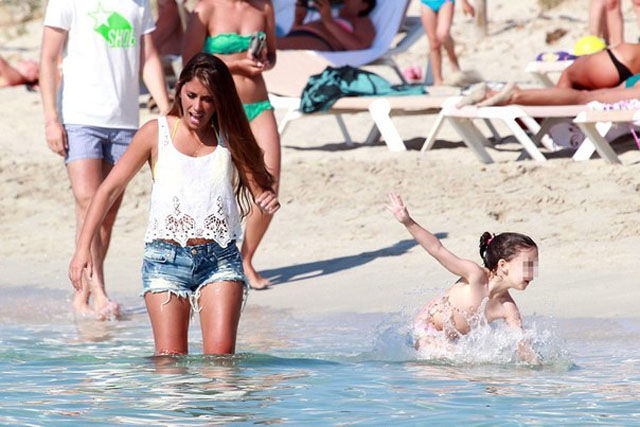 The Beautiful Wife of the World’s Highest Paid Football Star