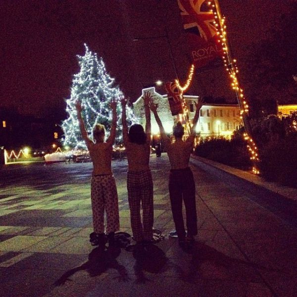 Topless Holiday Snaps Are the Newest Internet Trend