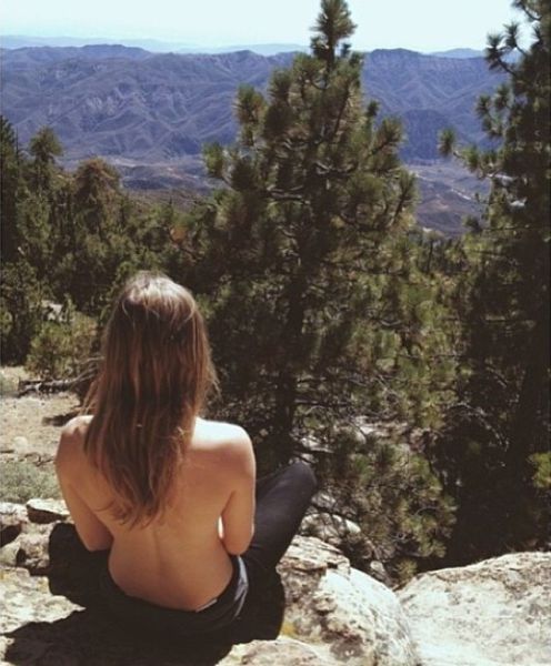 Topless Holiday Snaps Are the Newest Internet Trend