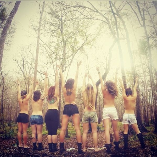 Topless Holiday Snaps Are the Newest Internet Trend